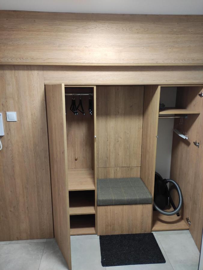 Apartament Airport Вроцлав Екстериор снимка